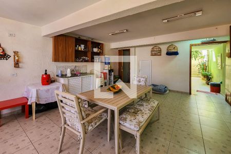 Casa para alugar com 300m², 6 quartos e 1 vaga Casa para alugar com 300m², 6 quartos e 1 vagaVaranda