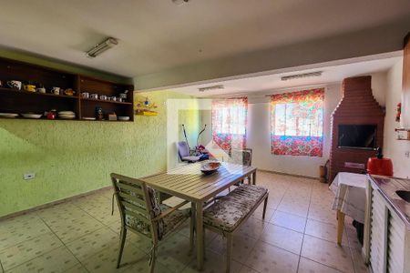 Casa para alugar com 300m², 6 quartos e 1 vaga Casa para alugar com 300m², 6 quartos e 1 vagaVaranda