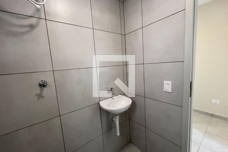 Banheiro de kitnet/studio para alugar com 1 quarto, 25m² em Vila Monte Sion, Suzano