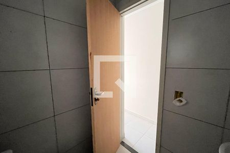 Banheiro de kitnet/studio para alugar com 1 quarto, 25m² em Vila Monte Sion, Suzano