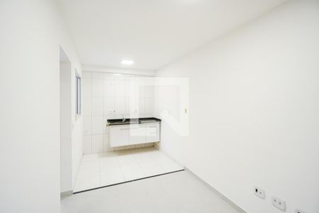 Sala e cozinha de apartamento para alugar com 1 quarto, 35m² em Vila Esperança, São Paulo