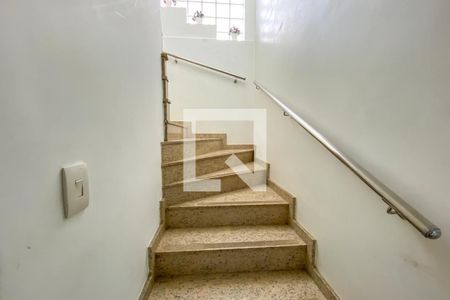 Escada de casa à venda com 3 quartos, 215m² em Jardim do Mar, São Bernardo do Campo