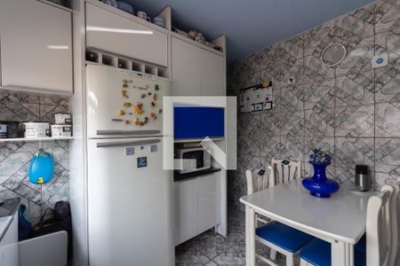 Cozinha 1 de casa à venda com 4 quartos, 125m² em Vila Carmosina, São Paulo