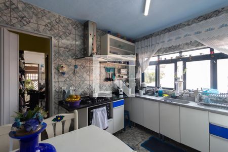 Cozinha 1 de casa à venda com 4 quartos, 125m² em Vila Carmosina, São Paulo