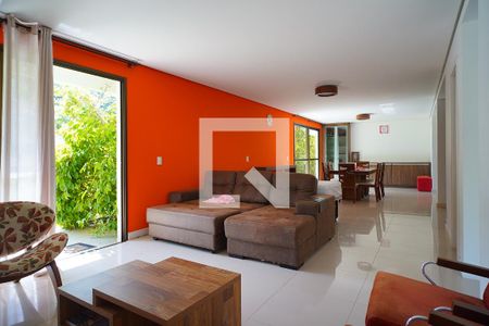 Casa de condomínio para alugar com 432m², 6 quartos e 4 vagasSala 