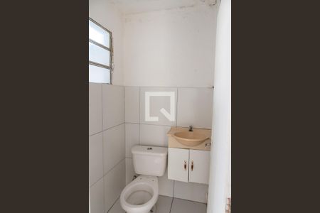 Banheiro de kitnet/studio para alugar com 1 quarto, 15m² em Cambuci, São Paulo