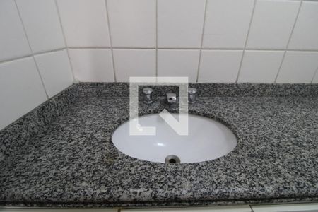 Pia do banheiro de apartamento para alugar com 1 quarto, 45m² em Vila Guarani (z Sul), São Paulo