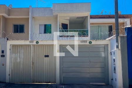 Fachada de casa à venda com 3 quartos, 95m² em Senhora das Gracas, Betim