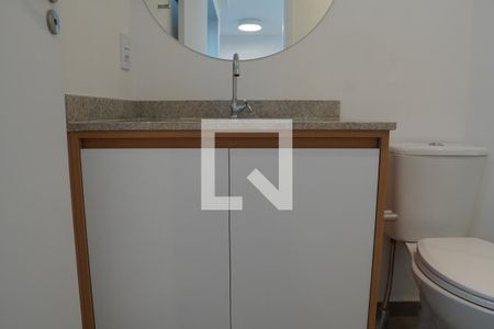 Banheiro de kitnet/studio para alugar com 1 quarto, 24m² em Vila Madalena, São Paulo