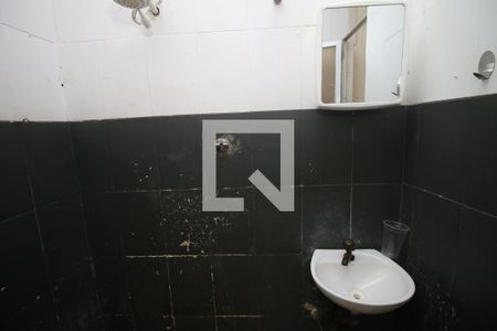 Banheiro de casa para alugar com 1 quarto, 30m² em Brás de Pina, Rio de Janeiro