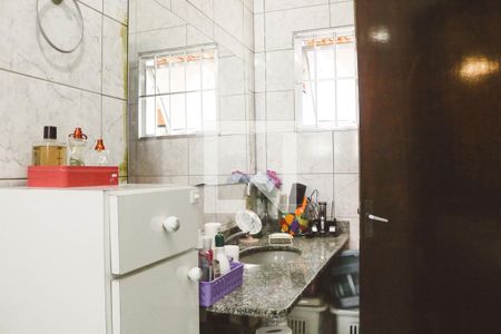 Banheiro da Suíte de casa à venda com 4 quartos, 180m² em Parque Maria Domitila, São Paulo