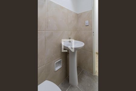 Banheiro de apartamento para alugar com 1 quarto, 40m² em Rubem Berta, Porto Alegre