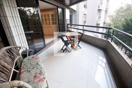 Varanda de apartamento à venda com 5 quartos, 227m² em Vila Suzana, São Paulo
