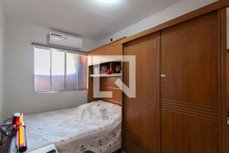 Quarto 1 de casa à venda com 2 quartos, 90m² em Jaqueline, Belo Horizonte