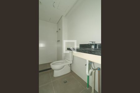 Banheiro da Suíte de apartamento à venda com 2 quartos, 72m² em Independência, Porto Alegre