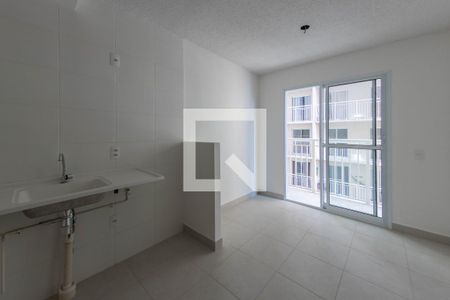 Sala/Cozinha de apartamento para alugar com 2 quartos, 40m² em Vila Ivone, São Paulo