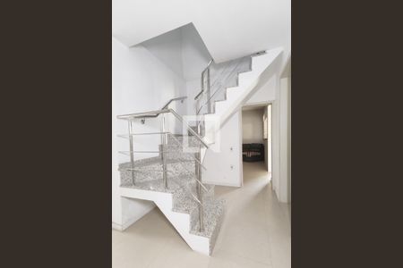 Escada de casa à venda com 2 quartos, 85m² em Rio dos Sinos, São Leopoldo