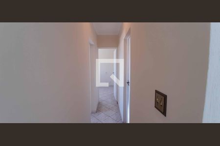 Corredor de apartamento para alugar com 2 quartos, 64m² em Km 18, Osasco