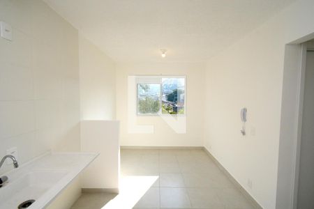 Sala/Cozinha de apartamento para alugar com 2 quartos, 32m² em Jardim Itacolomi, São Paulo