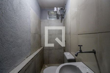 Banheiro de kitnet/studio para alugar com 1 quarto, 7m² em Jardim Guiomar, São Paulo