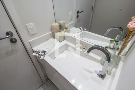 Apartamento à venda com 81m², 3 quartos e 1 vaga Apartamento à venda com 81m², 3 quartos e 1 vagaDetalhe do banheiro