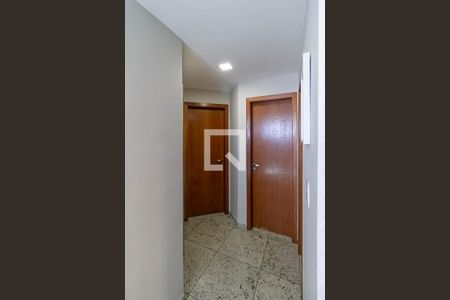 Corredor de apartamento à venda com 3 quartos, 96m² em Castelo, Belo Horizonte