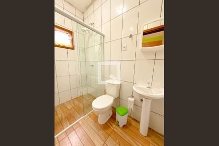 Banheiro de kitnet/studio para alugar com 1 quarto, 24m² em São João do Rio Vermelho, Florianópolis