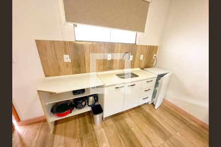 Cozinha de kitnet/studio para alugar com 1 quarto, 24m² em São João do Rio Vermelho, Florianópolis