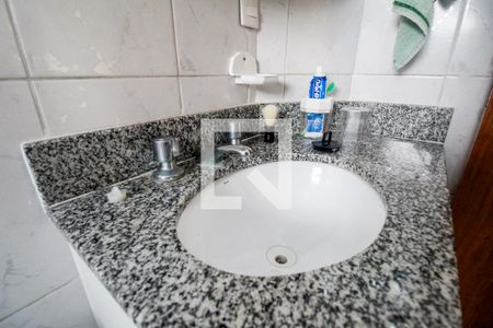 Casa à venda com 64m², 2 quartos e 2 vagas Casa à venda com 64m², 2 quartos e 2 vagasBanheiro Social