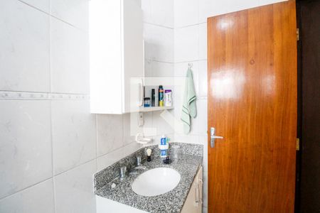 Casa à venda com 64m², 2 quartos e 2 vagas Casa à venda com 64m², 2 quartos e 2 vagasBanheiro Social