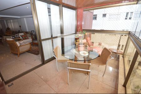 Apartamento à venda com 4 quartos, 275m² em Funcionários, Belo Horizonte