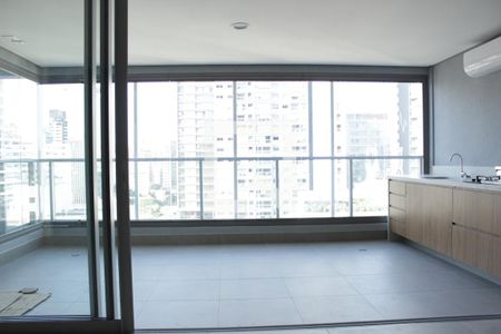 Sala e Varanda de apartamento para alugar com 3 quartos, 124m² em Jardim Paulistano, São Paulo