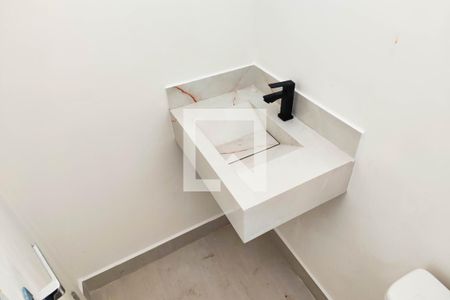 Casa à venda com 147m², 3 quartos e 2 vagas Casa à venda com 147m², 3 quartos e 2 vagasBanheiro da Área de Serviço