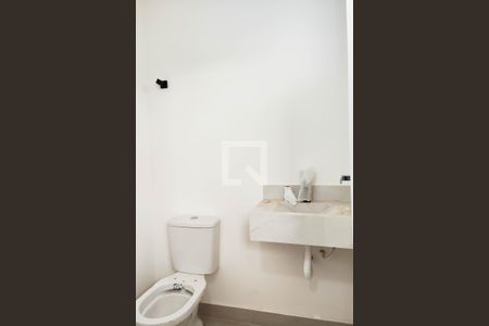 Casa à venda com 147m², 3 quartos e 2 vagas Casa à venda com 147m², 3 quartos e 2 vagasBanheiro da Área de Serviço