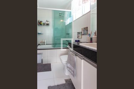 Banheiro da Suíte de apartamento para alugar com 3 quartos, 127m² em Castelo, Belo Horizonte