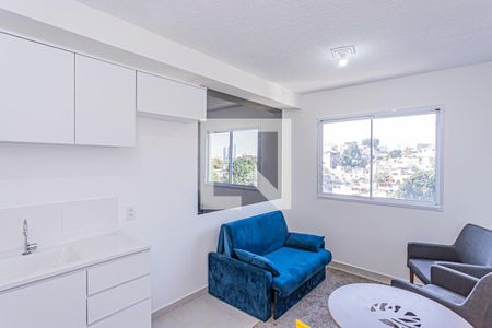 Sala, cozinha e área de serviço de apartamento para alugar com 2 quartos, 32m² em Piqueri, São Paulo