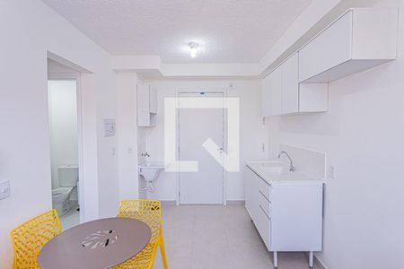 Sala, cozinha e área de serviço de apartamento à venda com 2 quartos, 32m² em Piqueri, São Paulo