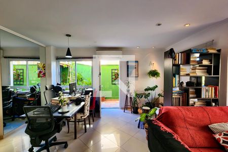 Sala de casa de condomínio à venda com 3 quartos, 155m² em Butantã, São Paulo