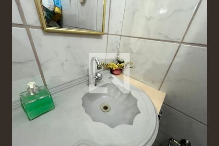 Casa à venda com 300m², 5 quartos e 2 vagas Casa à venda com 300m², 5 quartos e 2 vagasLavabo