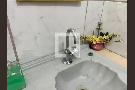 Casa à venda com 300m², 5 quartos e 2 vagas Casa à venda com 300m², 5 quartos e 2 vagasLavabo