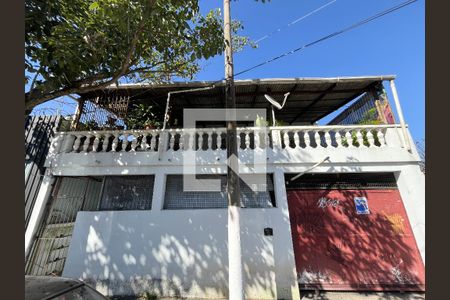 Casa à venda com 300m², 5 quartos e 2 vagas Casa à venda com 300m², 5 quartos e 2 vagasFachada