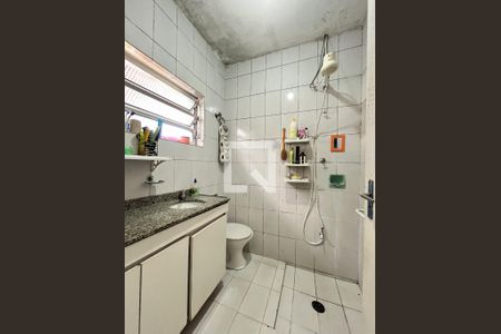 Casa à venda com 300m², 5 quartos e 2 vagas Casa à venda com 300m², 5 quartos e 2 vagasBanheiro 1