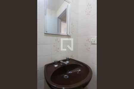 Banheiro de apartamento para alugar com 2 quartos, 51m² em Floresta, Porto Alegre