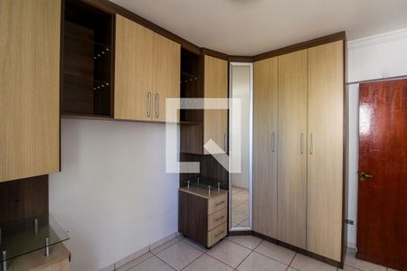 Quarto 1 de apartamento para alugar com 1 quarto, 60m² em Parque Tomas Saraiva, São Paulo