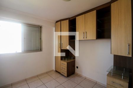 Quarto 1 de apartamento para alugar com 1 quarto, 60m² em Parque Tomas Saraiva, São Paulo