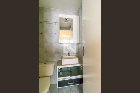 Banheiro de apartamento para alugar com 1 quarto, 45m² em Penha, Rio de Janeiro