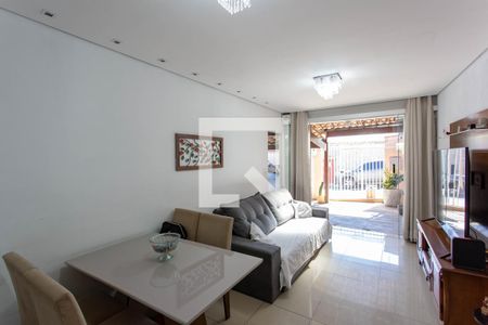 Sala de casa à venda com 3 quartos, 202m² em Heliópolis, Belo Horizonte