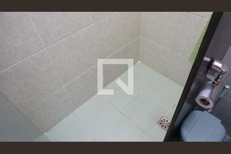 Banheiro de apartamento para alugar com 2 quartos, 48m² em Jacarepaguá, Rio de Janeiro