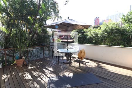 Varanda de casa à venda com 4 quartos, 180m² em Sumarezinho, São Paulo