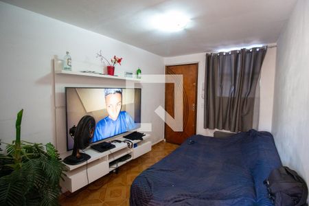 Sala de apartamento para alugar com 3 quartos, 56m² em Conjunto Residencial José Bonifácio, São Paulo